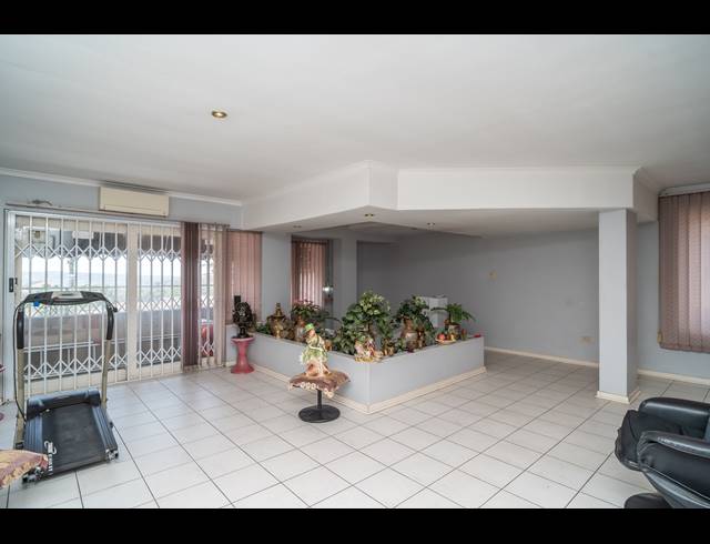 4 BEDROOM HOUSE FOR SALE IN SYDENHAM